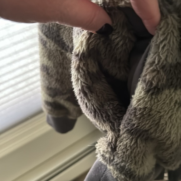 EXPRESS One Eleven Camouflage Hooded Jacket Faux Fur - Picture 7 of 10